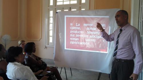 Facultad-de-Turismo-Universidad-de-la-Habana-Cuba-2017-01