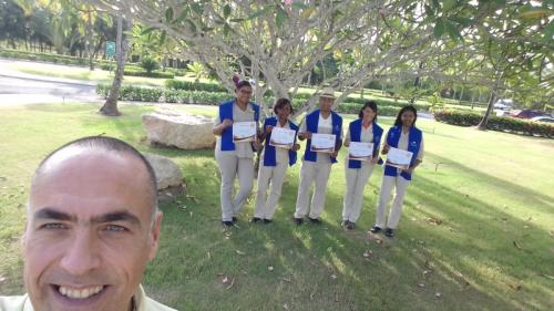 Formacion-Primer-Grupo-de-trabajadores-Front-of-the-House-hotel-Dreams-Resort-Spa-La-Romana-Republica-Dominicana-Julio-2018-01